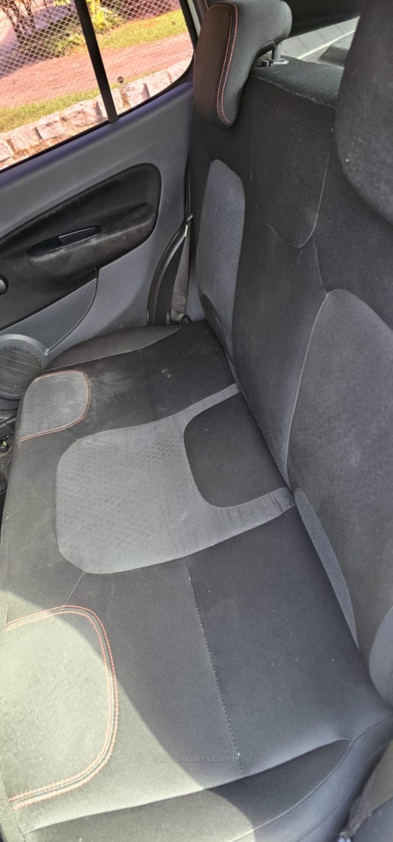 UNO 1.4 EVO SPORTING 8V FLEX 4P MANUAL - 2015 - IVOTI