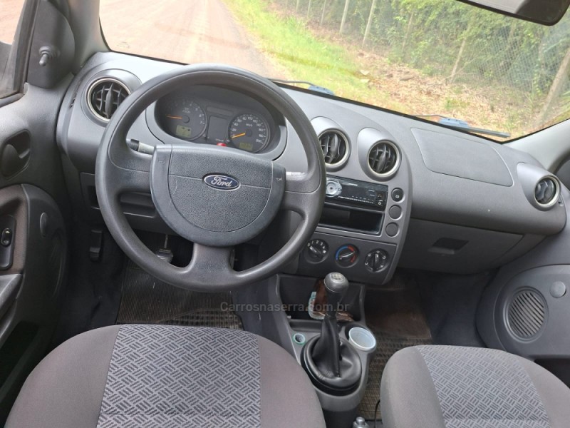 FIESTA 1.6 MPI SEDAN 8V FLEX 4P MANUAL - 2006 - IVOTI