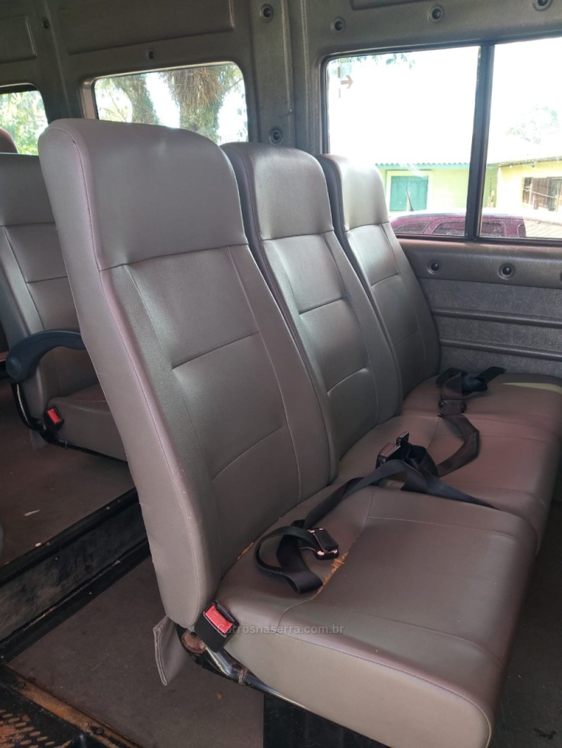 MASTER 2.5 DCI MINIBUS L3H2 16 LUGARES 16V DIESEL 3P MANUAL - 2013 - CAXIAS DO SUL