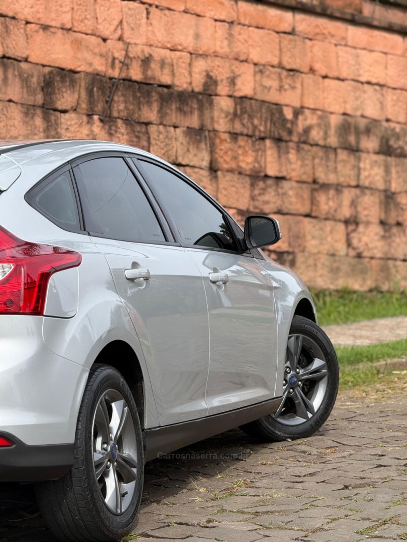 FOCUS 1.6 SE 16V FLEX 4P AUTOMÁTICO - 2015 - VENâNCIO AIRES