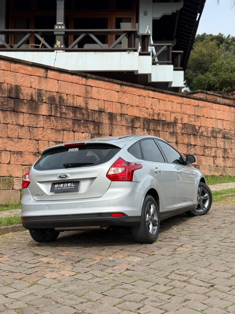 FOCUS 1.6 SE 16V FLEX 4P AUTOMÁTICO - 2015 - VENâNCIO AIRES
