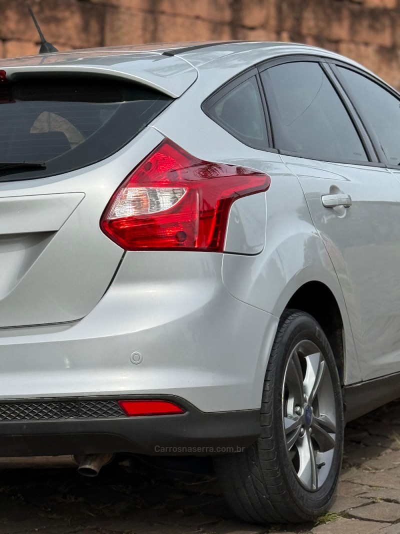 FOCUS 1.6 SE 16V FLEX 4P AUTOMÁTICO - 2015 - VENâNCIO AIRES