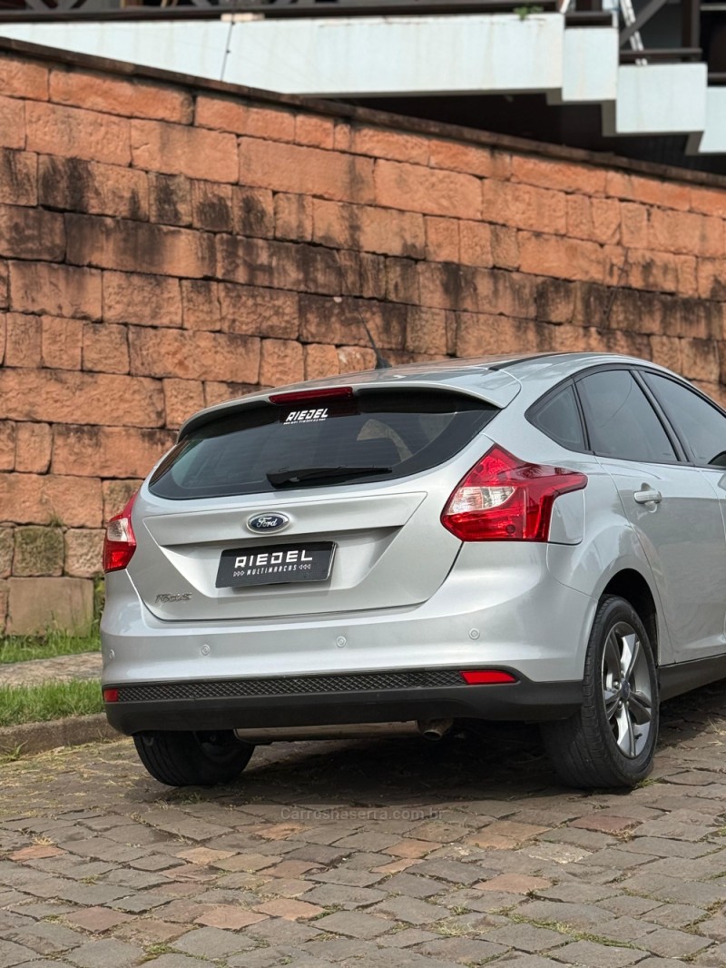 FOCUS 1.6 SE 16V FLEX 4P AUTOMÁTICO - 2015 - VENâNCIO AIRES