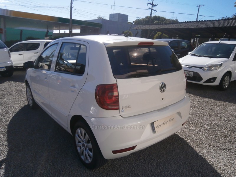 FOX 1.0 MI TREND 8V FLEX 4P MANUAL - 2011 - FARROUPILHA