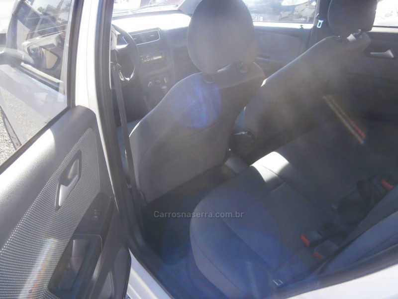 FOX 1.0 MI TREND 8V FLEX 4P MANUAL - 2011 - FARROUPILHA