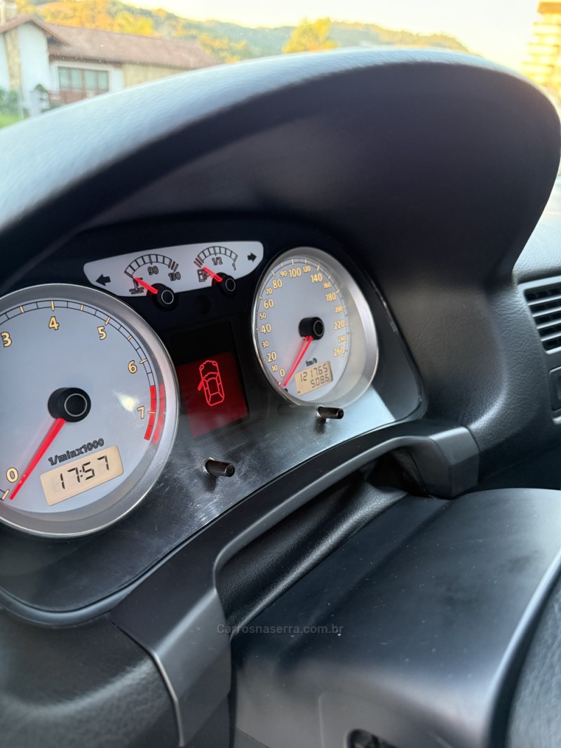 GOLF 1.6 MI SPORTLINE LIMITED EDITION 8V FLEX 4P MANUAL - 2014 - NOVA ARAçá