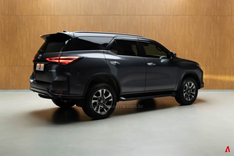 HILUX SW4 2.8 4X4 DIAMOND 16V TURBO DIESEL 4P 7 LUGARES AUTOMATICO - 2024 - GARIBALDI