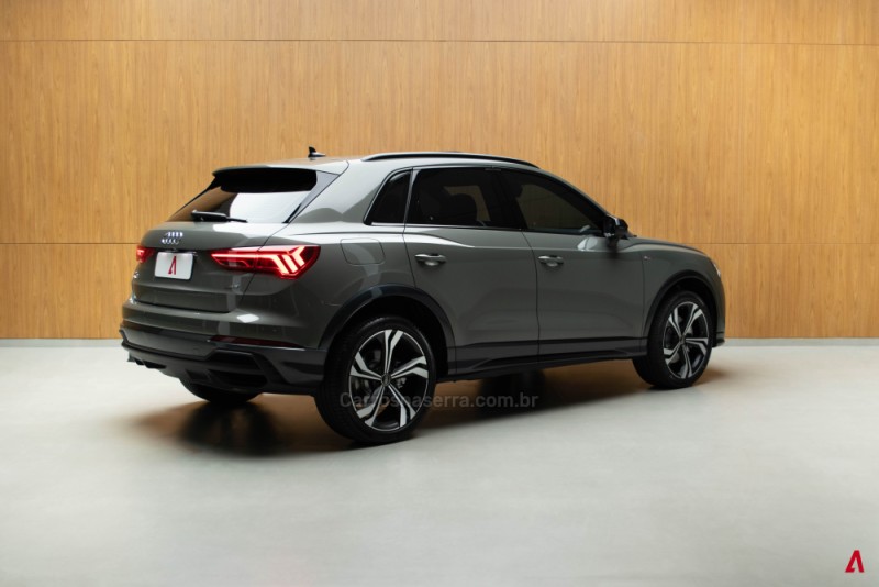 Q3 2.0 TFSI PERFORMANCE BLACK QUATTRO GASOLINA 4P AUTOMÁTICO - 2024 - GARIBALDI