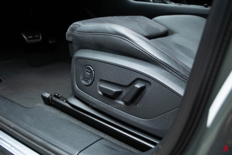 Q3 2.0 TFSI PERFORMANCE BLACK QUATTRO GASOLINA 4P AUTOMÁTICO - 2024 - GARIBALDI