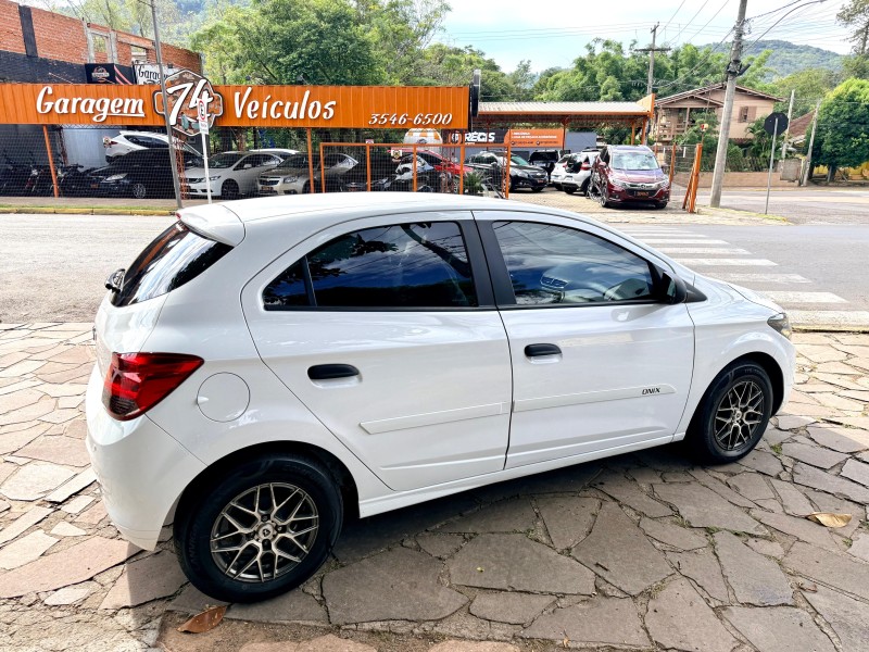 ONIX 1.0 JOY HATCH 8VFLEX 4P MANUAL - 2019 - TRêS COROAS