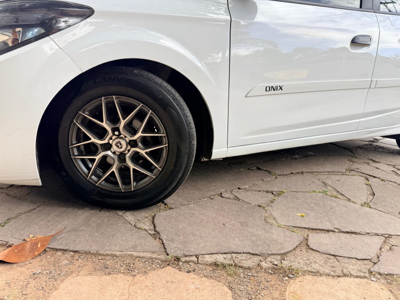 ONIX 1.0 JOY HATCH 8VFLEX 4P MANUAL - 2019 - TRêS COROAS