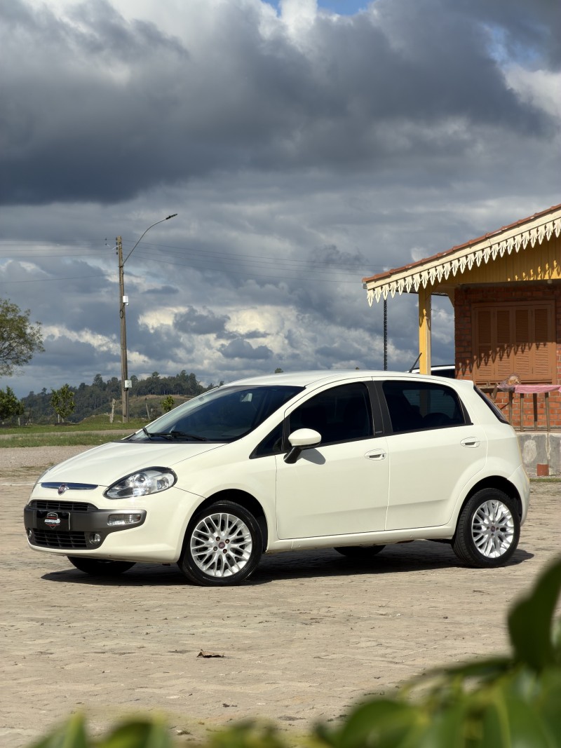 PUNTO 1.6 ESSENCE 16V FLEX 4P MANUAL - 2014 - ANTôNIO PRADO