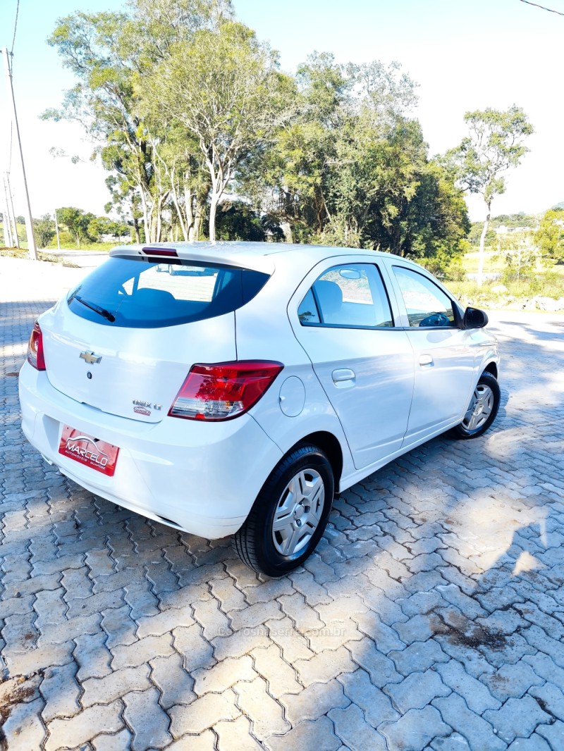 ONIX 1.0 LT PLUS 8V FLEX 4P MANUAL - 2016 - GUAPORé
