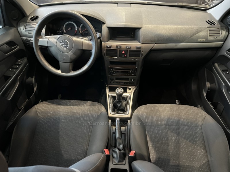 VECTRA 2.0 MPFI EXPRESSION 8V 140CV FLEX 4P MANUAL - 2011 - CAXIAS DO SUL