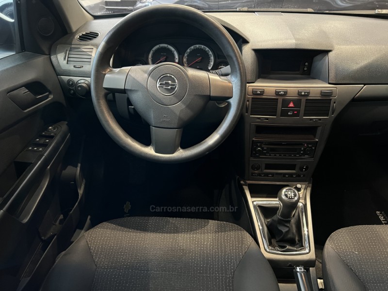 VECTRA 2.0 MPFI EXPRESSION 8V 140CV FLEX 4P MANUAL - 2011 - CAXIAS DO SUL