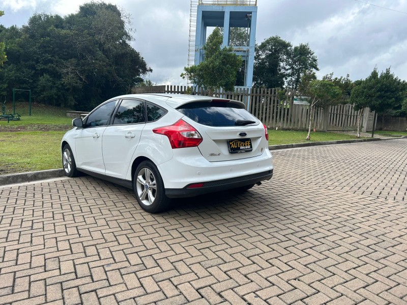 FOCUS 1.6 SE 16V FLEX 4P MANUAL - 2014 - CANELA