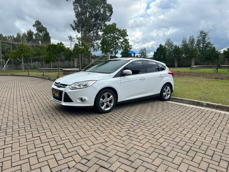 FOCUS 1.6 SE 16V FLEX 4P MANUAL - 2014 - CANELA