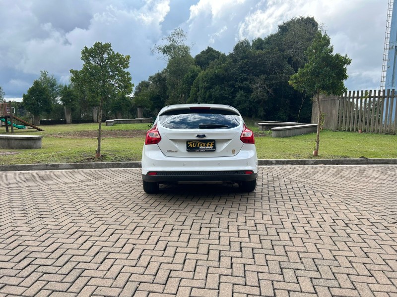 FOCUS 1.6 SE 16V FLEX 4P MANUAL - 2014 - CANELA