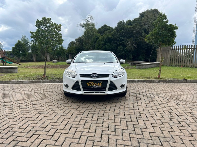 FOCUS 1.6 SE 16V FLEX 4P MANUAL - 2014 - CANELA