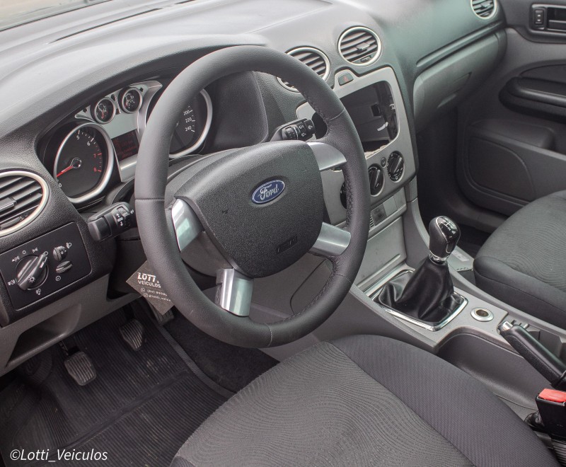 FOCUS 2.0 FC 16V GASOLINA 4P MANUAL - 2011 - FARROUPILHA