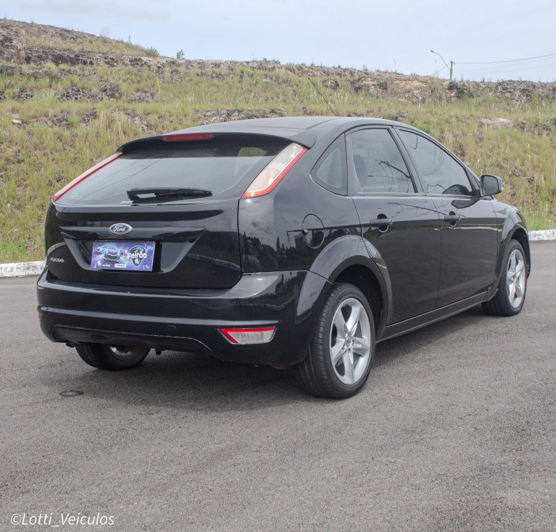 FOCUS 2.0 FC 16V GASOLINA 4P MANUAL - 2011 - FARROUPILHA