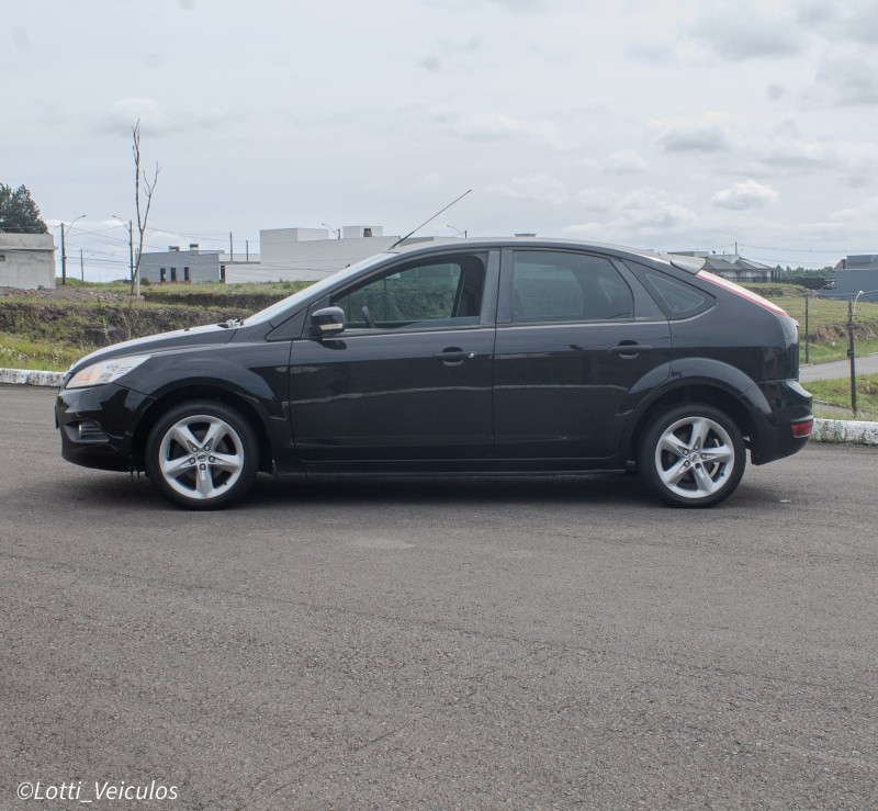FOCUS 2.0 FC 16V GASOLINA 4P MANUAL - 2011 - FARROUPILHA