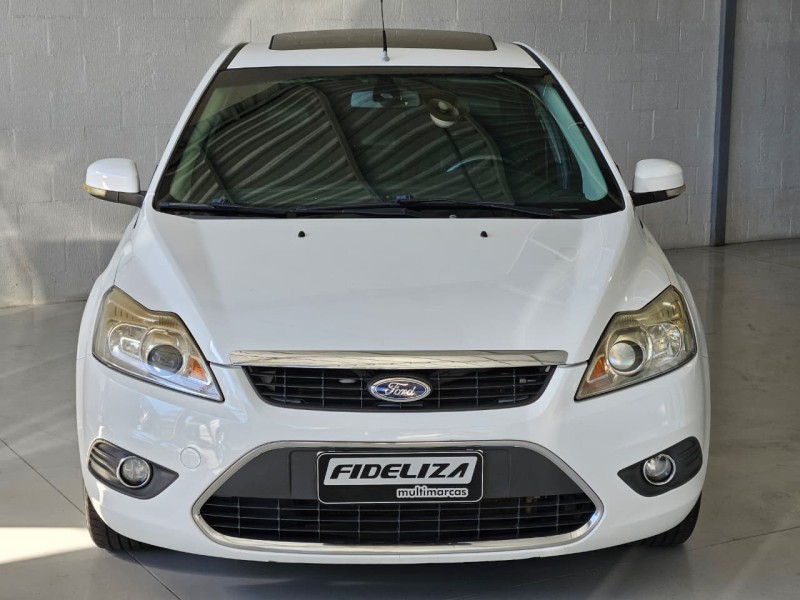 FOCUS 2.0 TITANIUM SEDAN 16V FLEX 4P AUTOMÁTICO - 2012 - FARROUPILHA