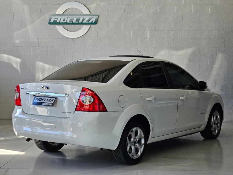 FOCUS 2.0 TITANIUM SEDAN 16V FLEX 4P AUTOMÁTICO - 2012 - FARROUPILHA