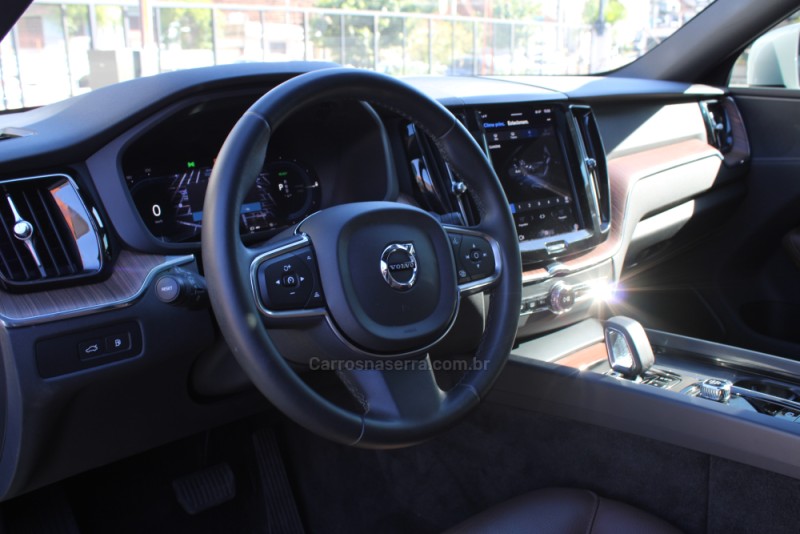 XC60 2.0 T8 RECHARGE PLUS AWD HIBRIDO 4P AUTOMÁTICO - 2024 - CAXIAS DO SUL