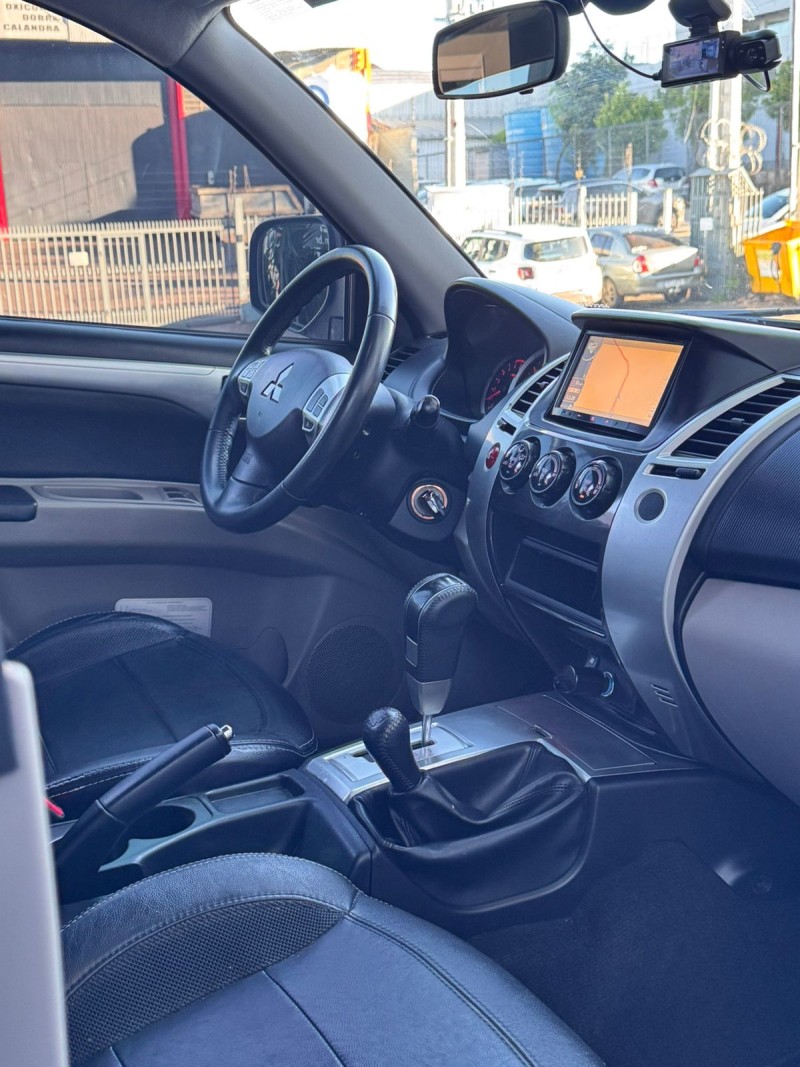 PAJERO DAKAR 3.5 HPE 7 LUGARES 4X4 V6 24V FLEX 4P AUTOMÁTICO - 2013 - CAXIAS DO SUL