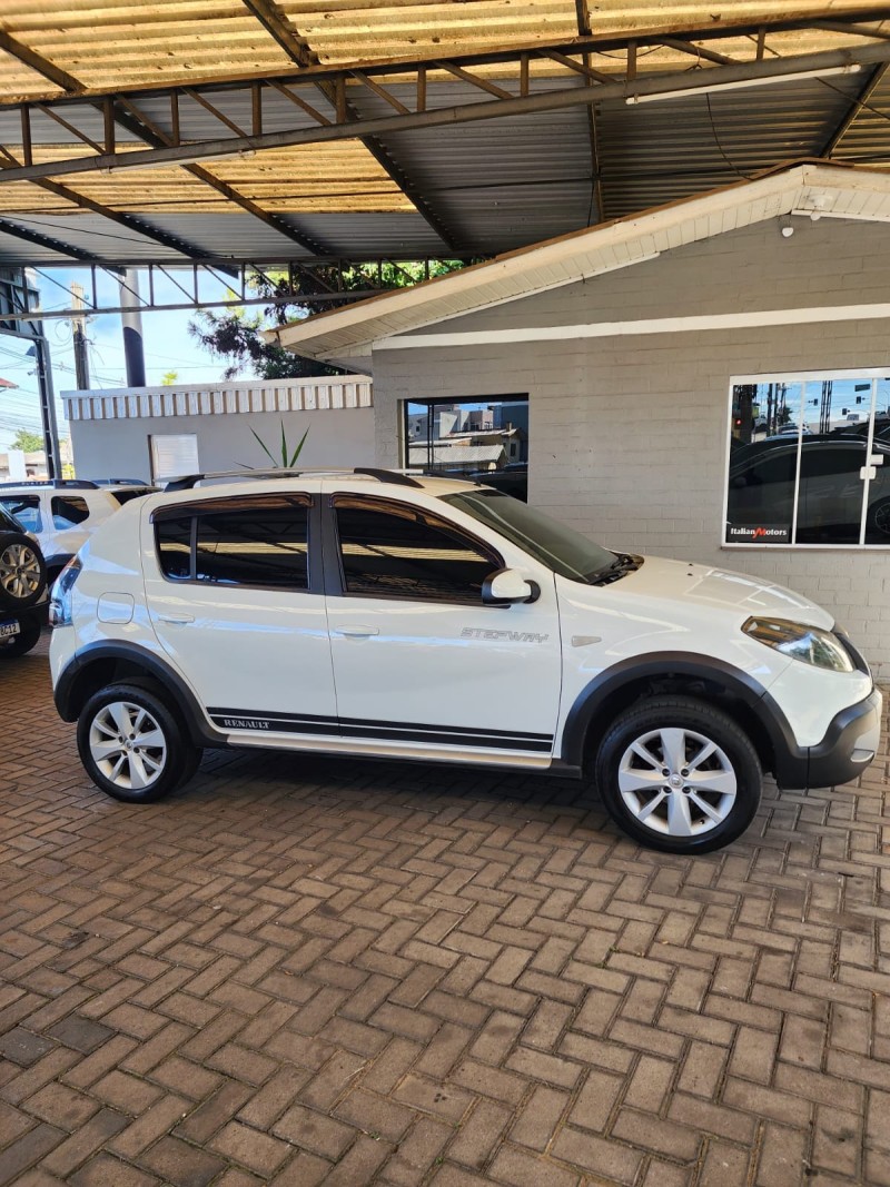 SANDERO 1.6 STEPWAY 8V FLEX 4P MANUAL - 2014 - CAXIAS DO SUL