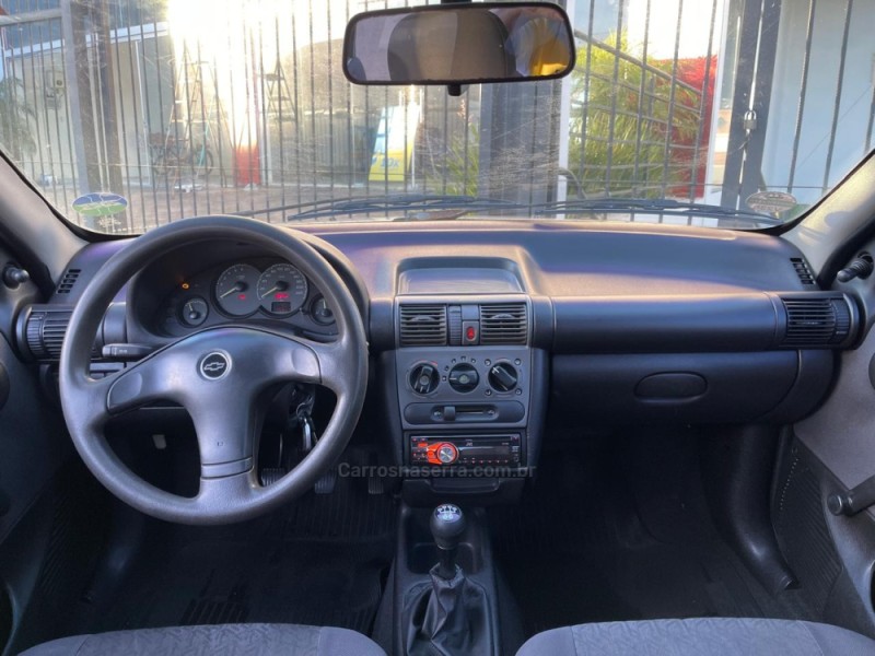 CORSA 1.6 MPFI CLASSIC SEDAN 8V GASOLINA 4P MANUAL - 2005 - NOVO HAMBURGO