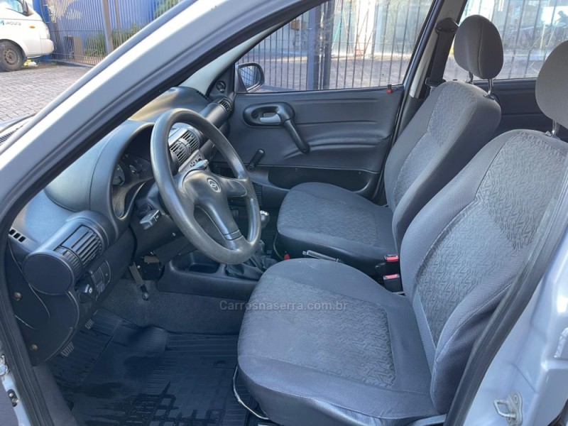 CORSA 1.6 MPFI CLASSIC SEDAN 8V GASOLINA 4P MANUAL - 2005 - NOVO HAMBURGO