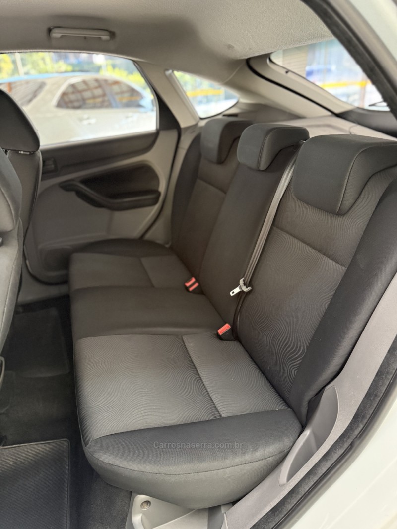 FOCUS 1.6 GLX 16V FLEX 4P MANUAL - 2013 - FARROUPILHA