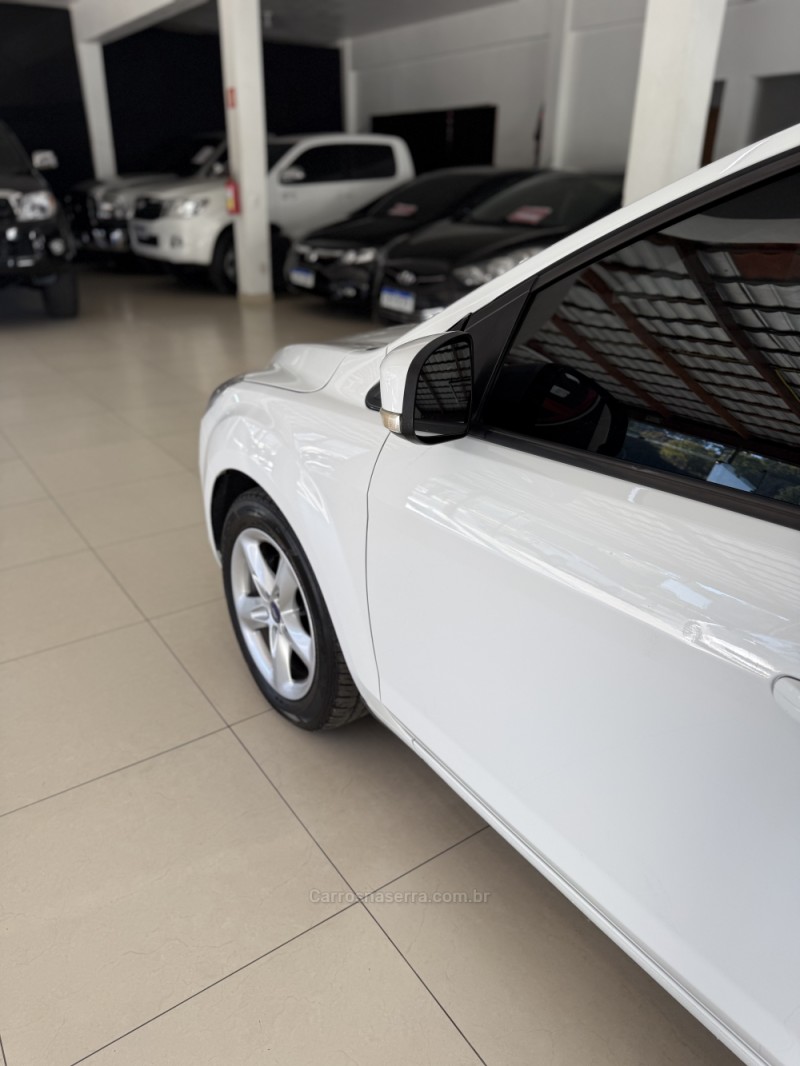 FOCUS 1.6 GLX 16V FLEX 4P MANUAL - 2013 - FARROUPILHA