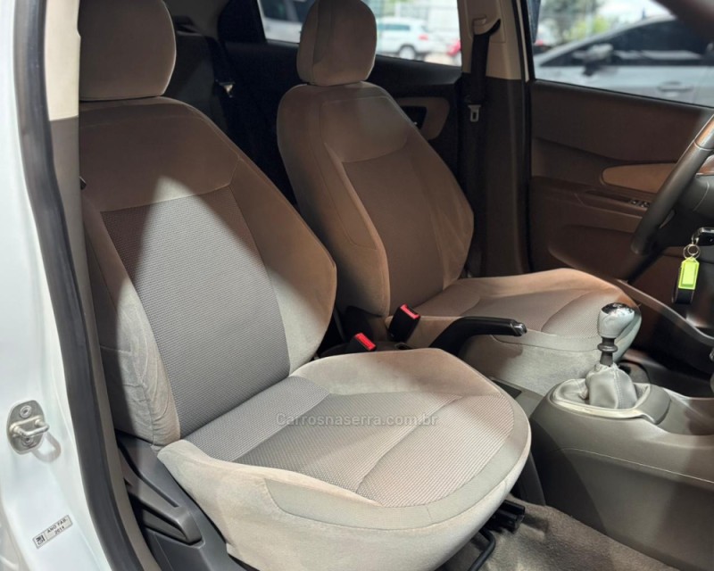 COBALT 1.8 MPFI LTZ 8V FLEX 4P MANUAL - 2015 - VACARIA