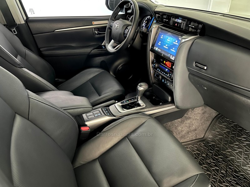 HILUX SW4 2.8 SRX 4X4 7 LUGARES 16V TURBO INTERCOOLER DIESEL 4P AUTOMÁTICO - 2024 - FLORES DA CUNHA