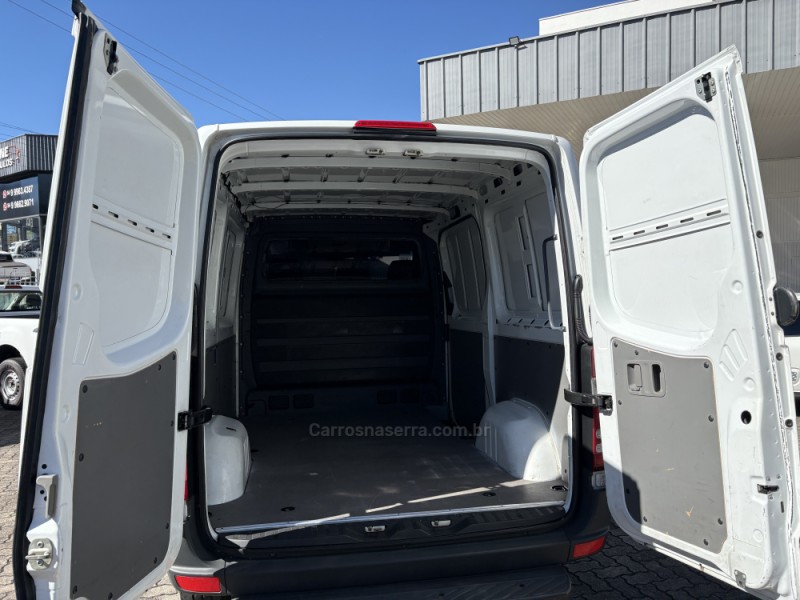SPRINTER 2.2 FURGÃO STREET 415 CDI TETO BAIXO DIESEL 3P MANUAL - 2019 - FARROUPILHA