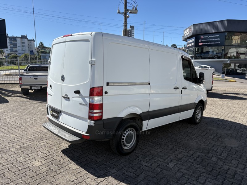 SPRINTER 2.2 FURGÃO STREET 415 CDI TETO BAIXO DIESEL 3P MANUAL - 2019 - FARROUPILHA