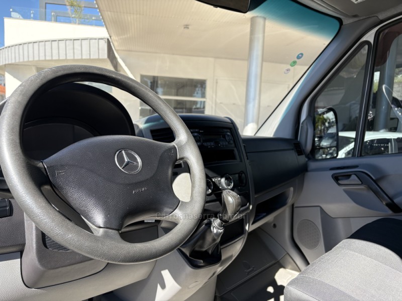SPRINTER 2.2 FURGÃO STREET 415 CDI TETO BAIXO DIESEL 3P MANUAL - 2019 - FARROUPILHA