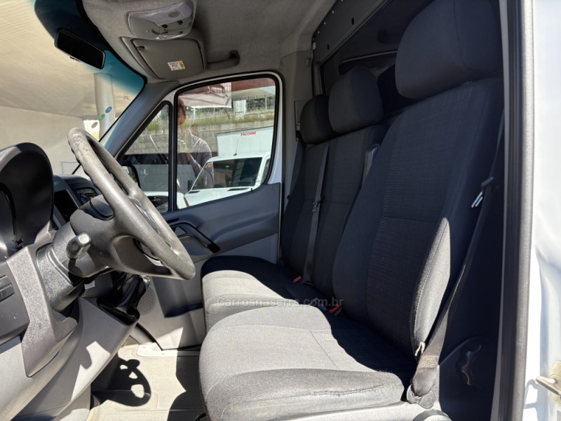 SPRINTER 2.2 FURGÃO STREET 415 CDI TETO BAIXO DIESEL 3P MANUAL - 2019 - FARROUPILHA