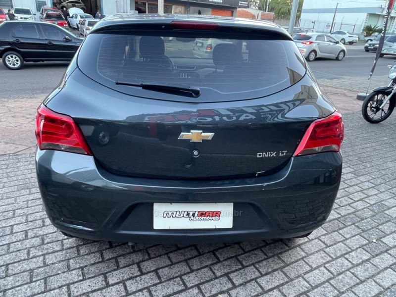 ONIX 1.0 LT 12V FLEX 4P MANUAL - 2017 - CAMPO BOM