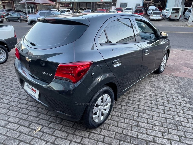 ONIX 1.0 LT 12V FLEX 4P MANUAL - 2017 - CAMPO BOM