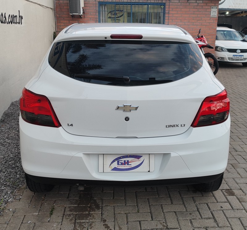 ONIX 1.4 MPFI LT 8V FLEX 4P MANUAL - 2013 - CAXIAS DO SUL