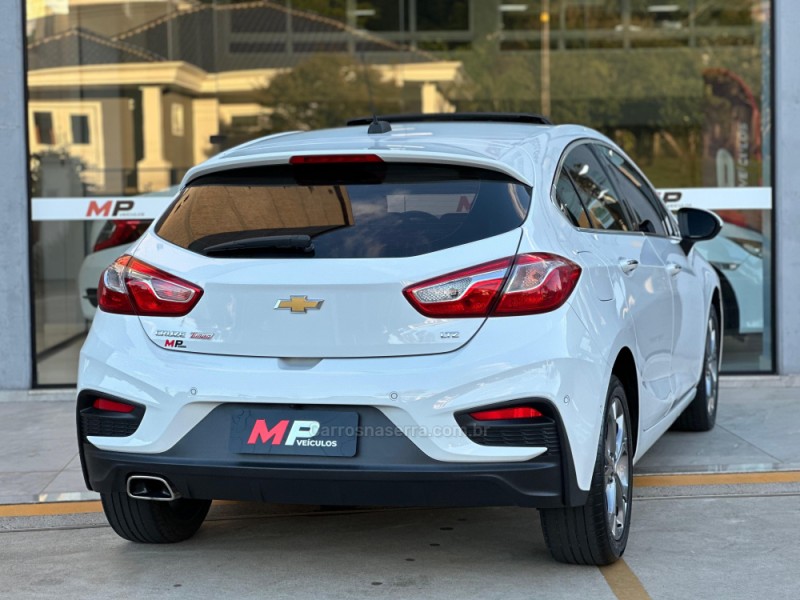 CRUZE 1.4 TURBO LTZ II SPORT HATCH 16V FLEX 4P AUTOMÁTICO - 2017 - TUPANDI