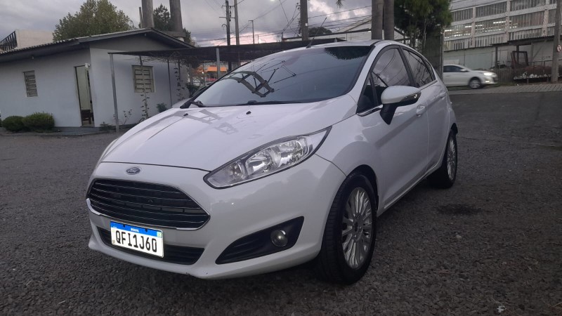 fiesta 1.6 titanium hatch 16v flex 4p automatico 2015 caxias do sul