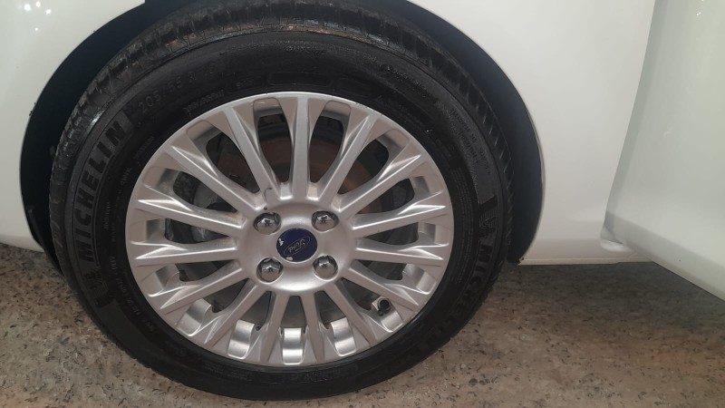 FIESTA 1.6 TITANIUM HATCH 16V FLEX 4P AUTOMÁTICO - 2015 - CAXIAS DO SUL