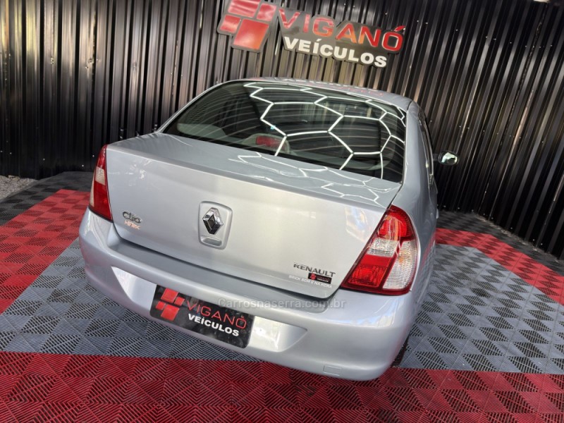 CLIO 1.6 PRIVILÉGE SEDAN 16V FLEX 4P MANUAL - 2006 - CAXIAS DO SUL