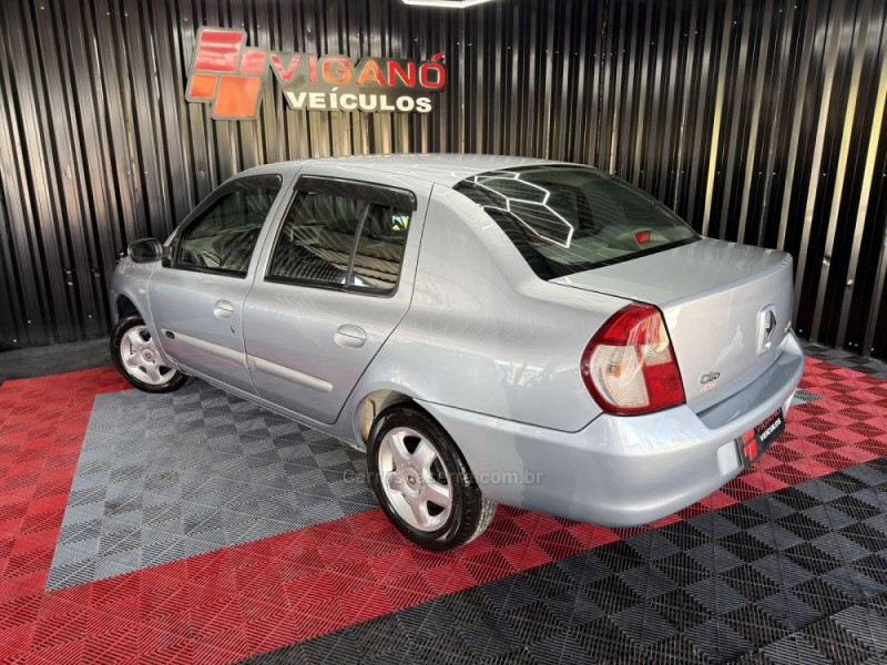 CLIO 1.6 PRIVILÉGE SEDAN 16V FLEX 4P MANUAL - 2006 - CAXIAS DO SUL
