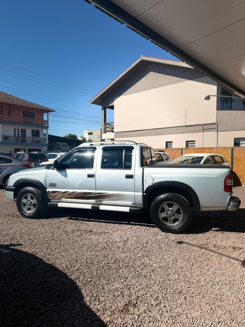S10 2.4 MPFI RODEIO 4X2 CD 8V FLEX 4P MANUAL - 2011 - LAJEADO